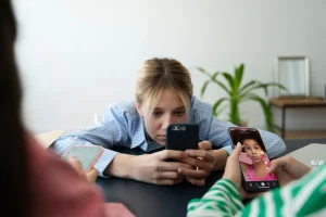 Залежність від телефонів і соцмереж: як цифровий світ захоплює наше життя